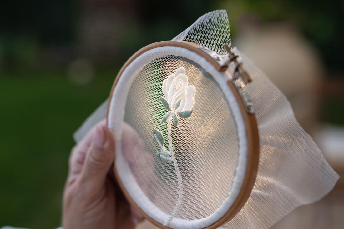 Slow Fashion: Il Lusso del Tempo e della Maestria Artigianale
