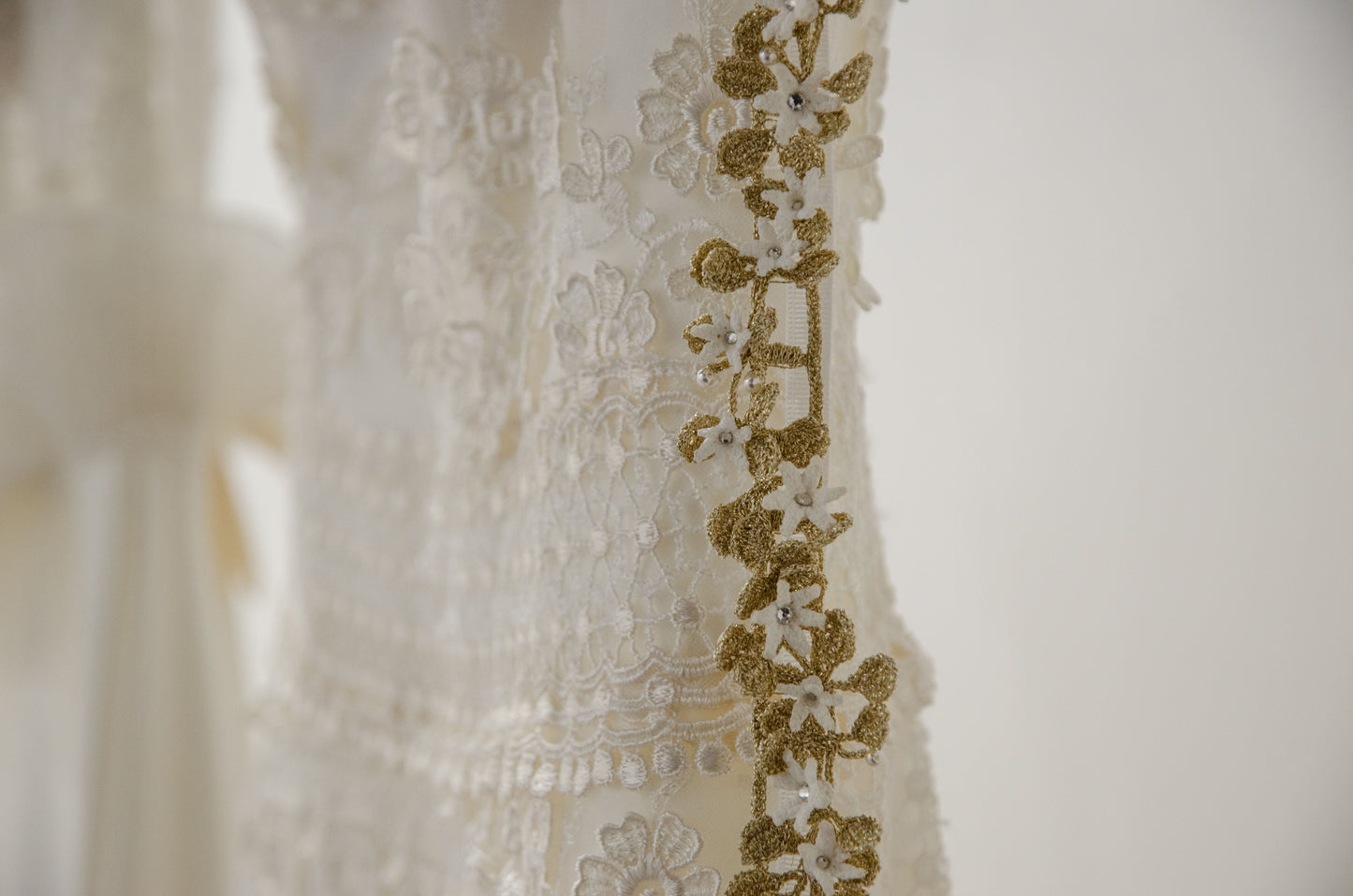 Aurea - Cintura per abito da sposa, ricamato in crochet con filato oro